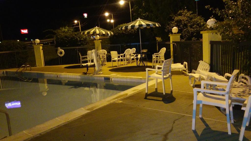 เบย์มอนต์ บาย วินด์แฮม เคฟซิตี้ Motel เคฟ ซิตี้ ภายนอก รูปภาพ